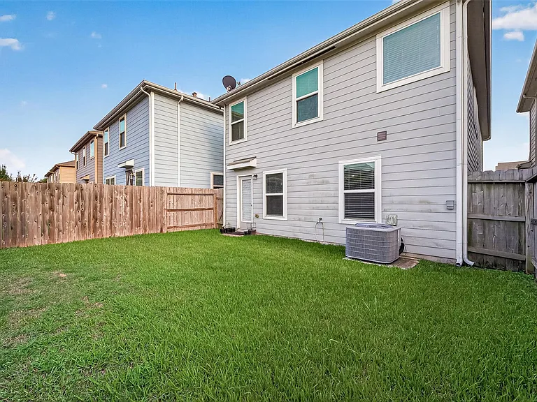 8932 Hollister Commons Ln — Photo 46