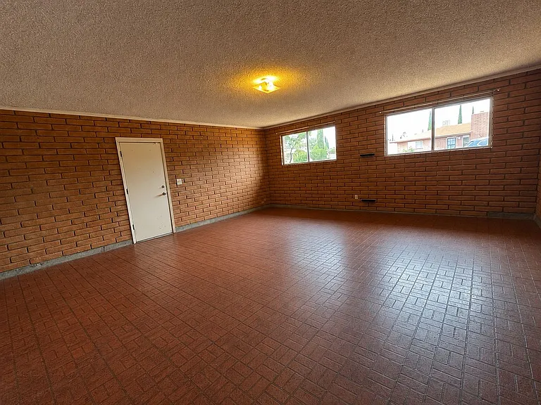 1281 N Catalina Dr — Photo 24