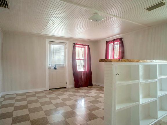 3rd image of 93 Chapin St