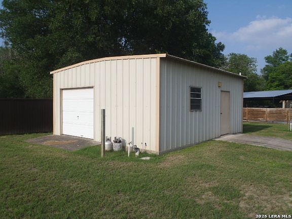 5th image of 2620 Blumberg Park Rd