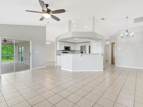 3rd image of 1712 NW 6th Pl