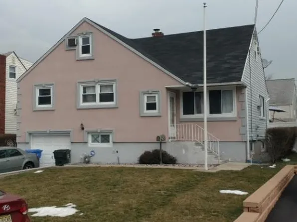 28 Concannon Dr, Fords, NJ 08863