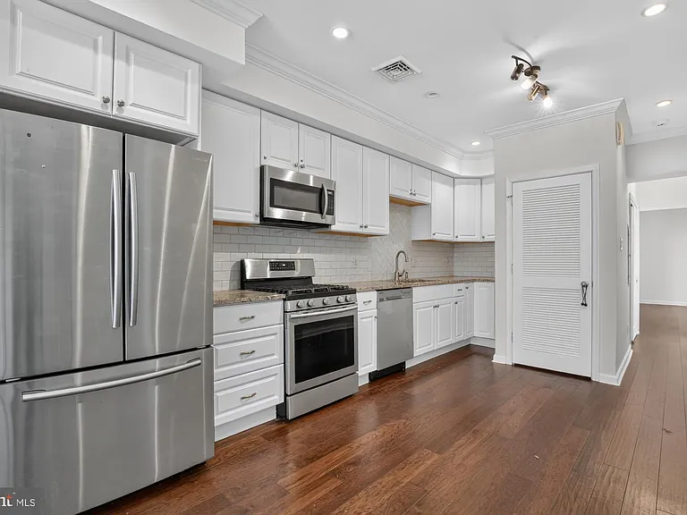 4435 Sansom St #1 — Photo 5