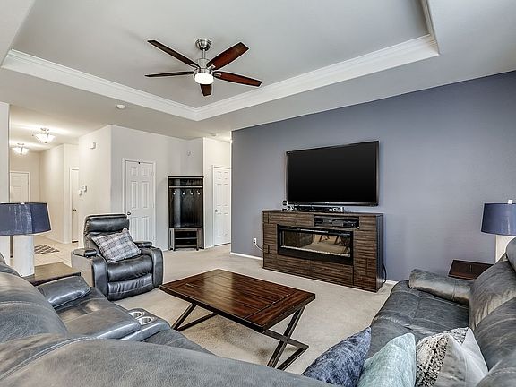 5th image of 525 High Desert Dr