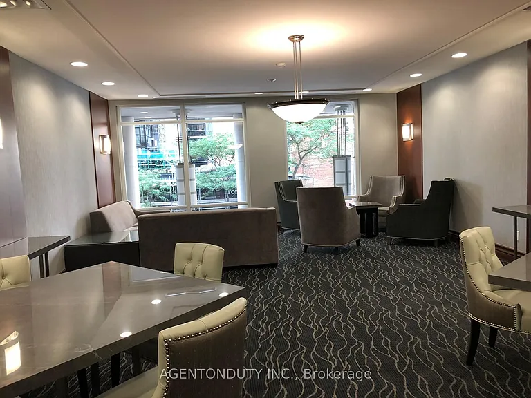 1121 Bay St #701 — Photo 31