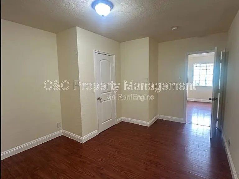 1143 W 91st St — Photo 15