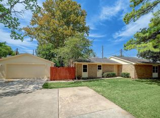 9026 Kerrwood Ln, Houston, TX 77080