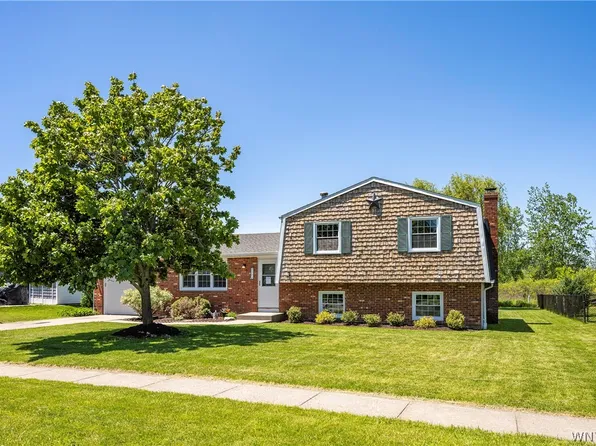 228 Gregory Pl, Grand Island, NY 14072