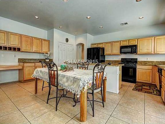 3rd image of 7910 Sagebrush Bend St
