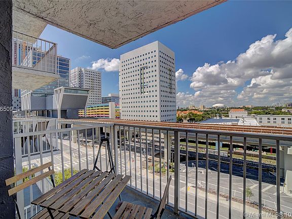 3rd image of 850 N Miami Ave APT 807