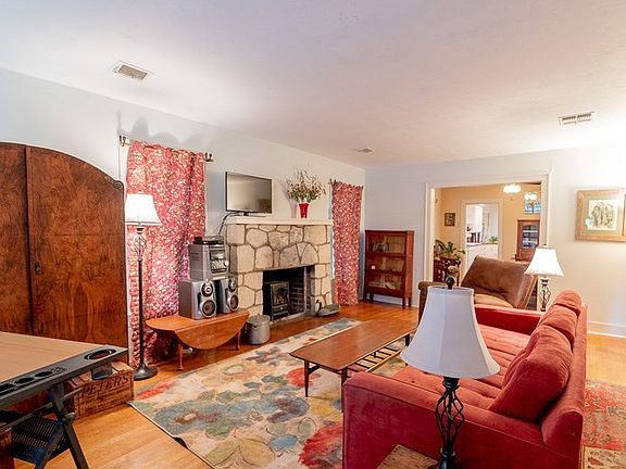 3rd image of 201 Westminster St
