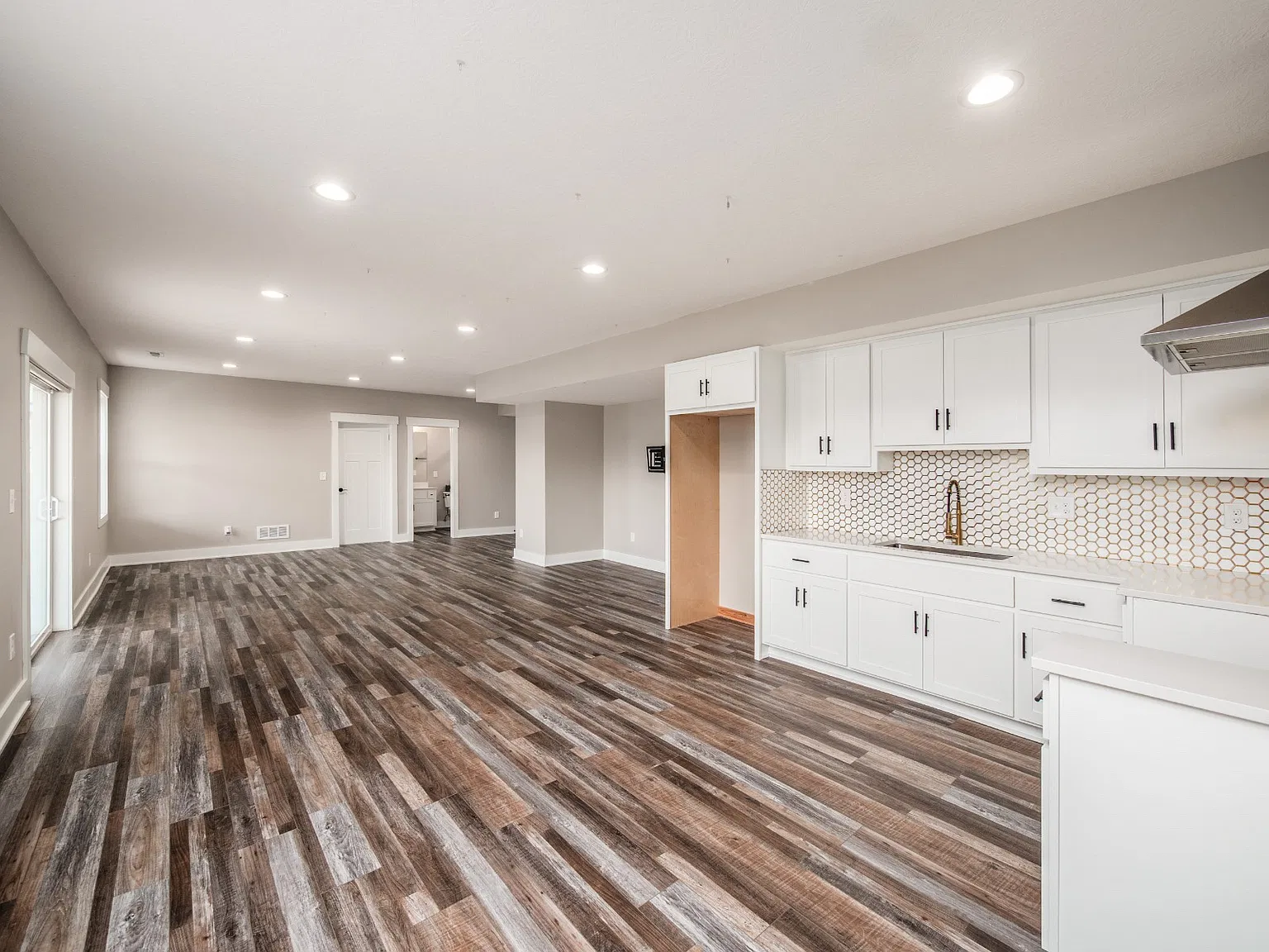 5 bed, 4.5 bath, 3995 sqft, $4,800 — Photo 4