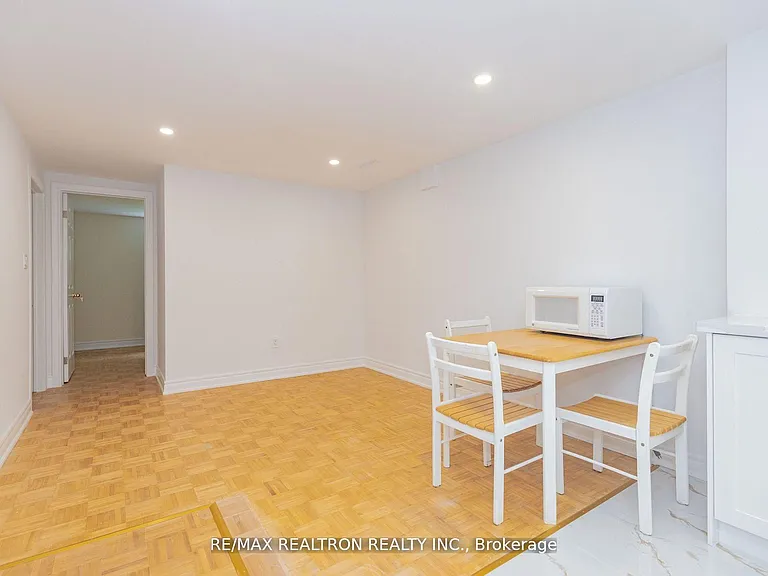 129 Sexton Cres #LOWER — Photo 6
