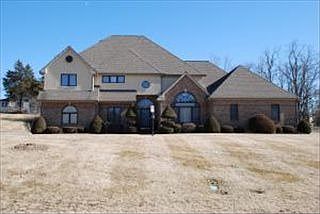 5th image of 43 Court Dr