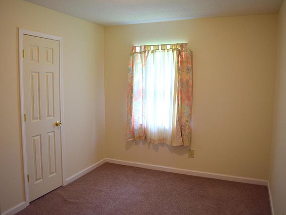 5th image of 2585 McClain St