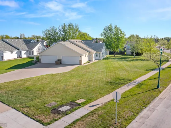 5784 Bishops Blvd S, Fargo, ND 58104