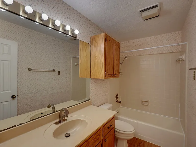 2745 Bandera Hwy — Photo 12