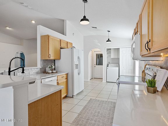 3rd image of 12410 Glenn Hollow Dr