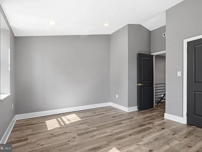 4626 E Thompson St — Photo 23