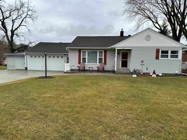 405 Mound St, Decorah, IA 52101