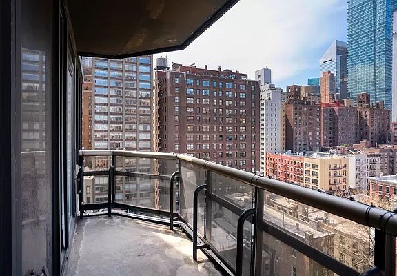 4th image of 418 E 59th St APT 11B