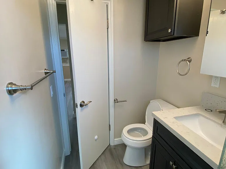 737 E Pine St #8 — Photo 10