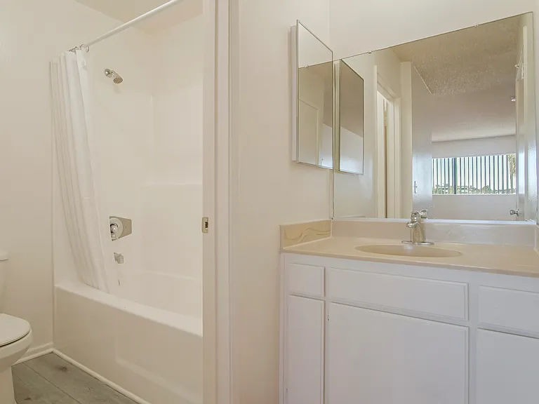 112 W Acacia Ave #102 — Photo 7
