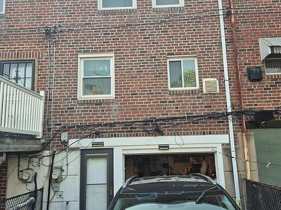4th image of 8623 Gillespie St