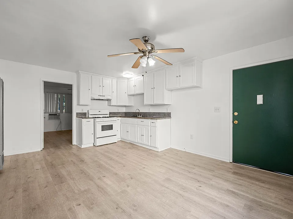 1204 W 24th St