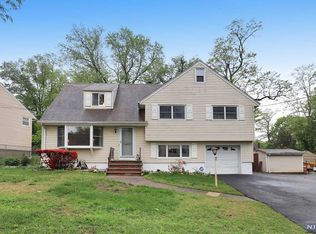 38 Galway Pl, Teaneck, NJ 07666