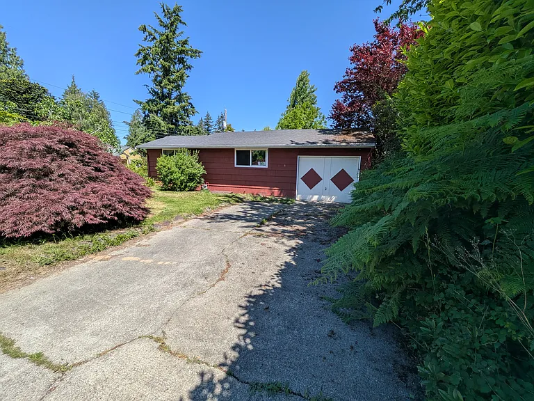 one car garage, and 2 parking spaces in driveway