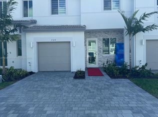 724 SE 13th Street Cir, Homestead, FL 33034