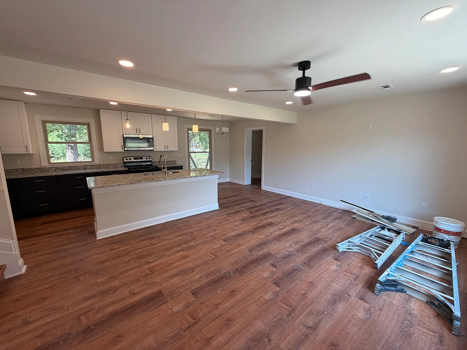 4 bed, 2.5 bath, 2093 sqft, $2,900 — Photo 4