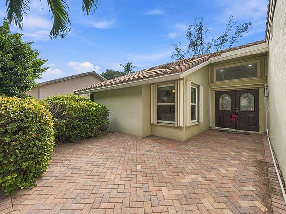 2nd image of 8928 Escondido Way E
