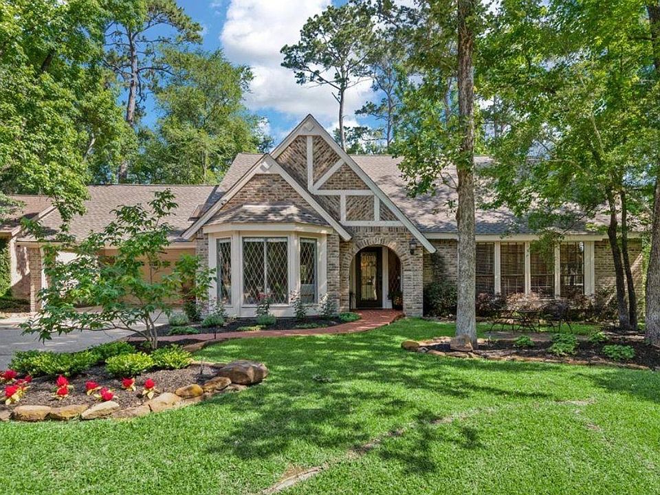 1st image of 10 Cape Chestnut Dr