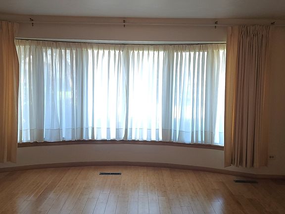 5th image of 1009 E 171st St