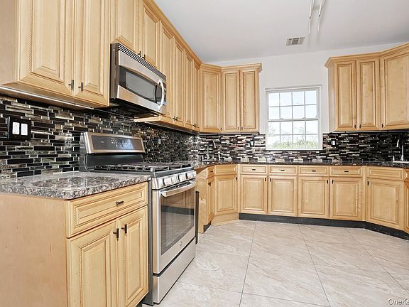 5th image of 1302 Parkview Drive