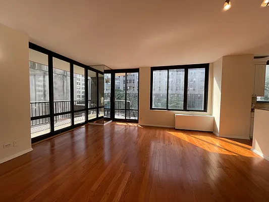 Rented by Chase Global Realty Corp | media 20