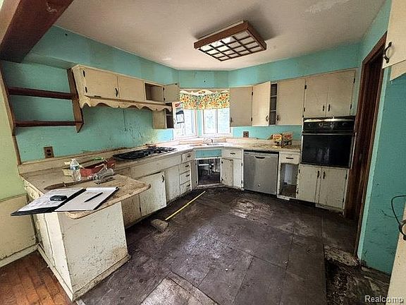 4th image of 10725 Converse Rd