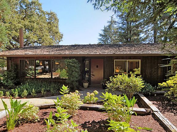 5th image of 1077 Echo Dr