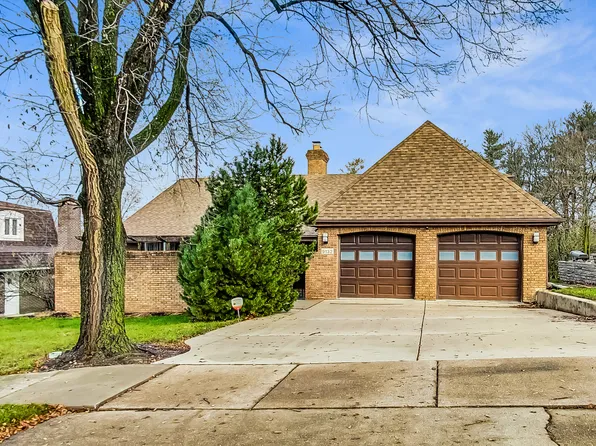 9132 Stratford Ln, Palos Hills, IL 60465