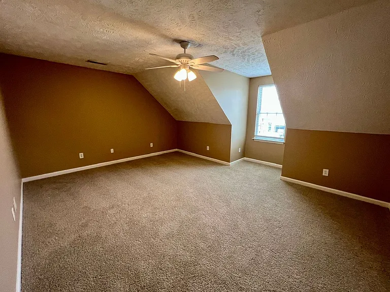 453 Drexel Ct — Photo 11
