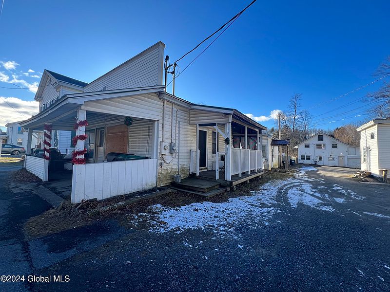 3rd image of 5251 North Street