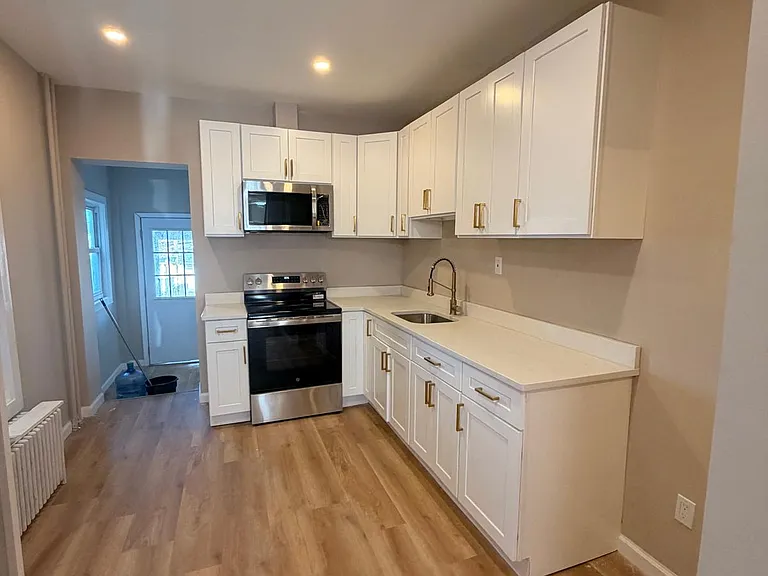 727 S Hall St — Photo 1