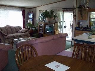 4th image of 42 Riverview Dr