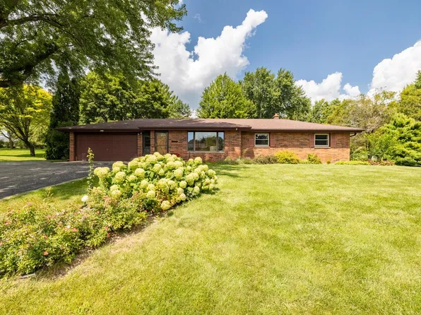 4077 Woodside LANE, Hubertus, WI 53033