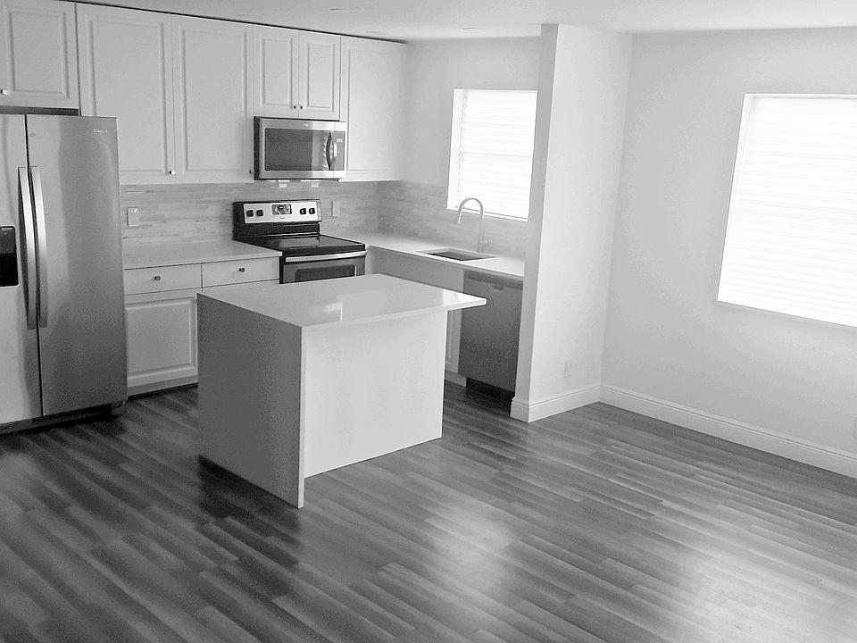 1st image of 68 Farnham Cres #C