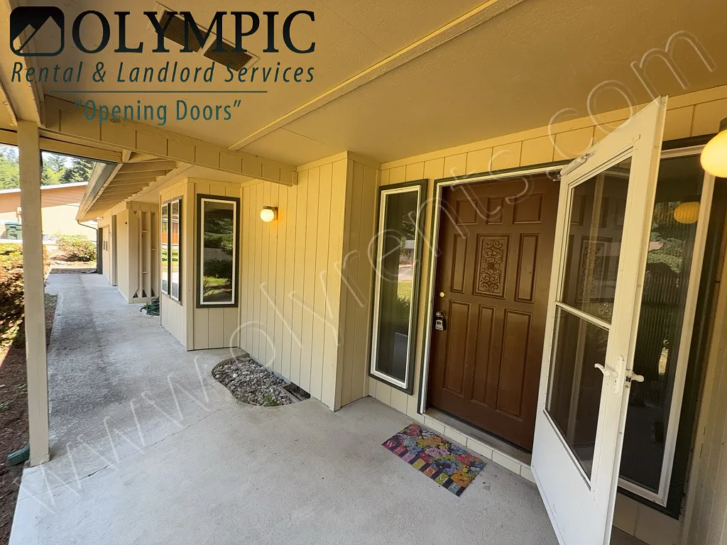 Air Conditioned 4 bd / 2.5 bath Rambler in Wilderness — Photo 3
