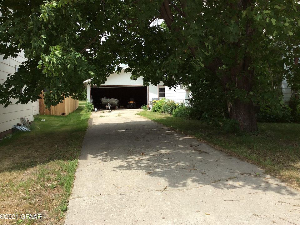 2nd image of 204 S Main St