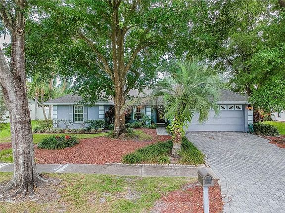 3rd image of 14935 Redcliff Dr